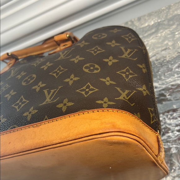 Louis Vuitton Alma Monogram Brown Handbag - Picture 6 of 15